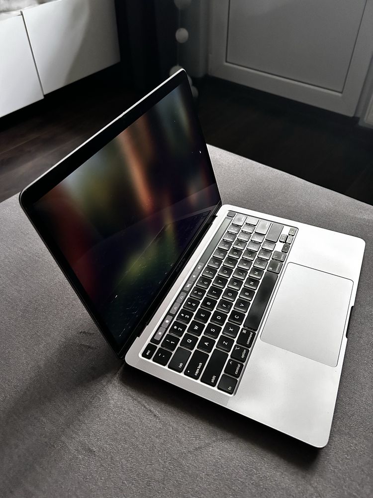 Macbook Pro 2020 i5 16GB 1TB