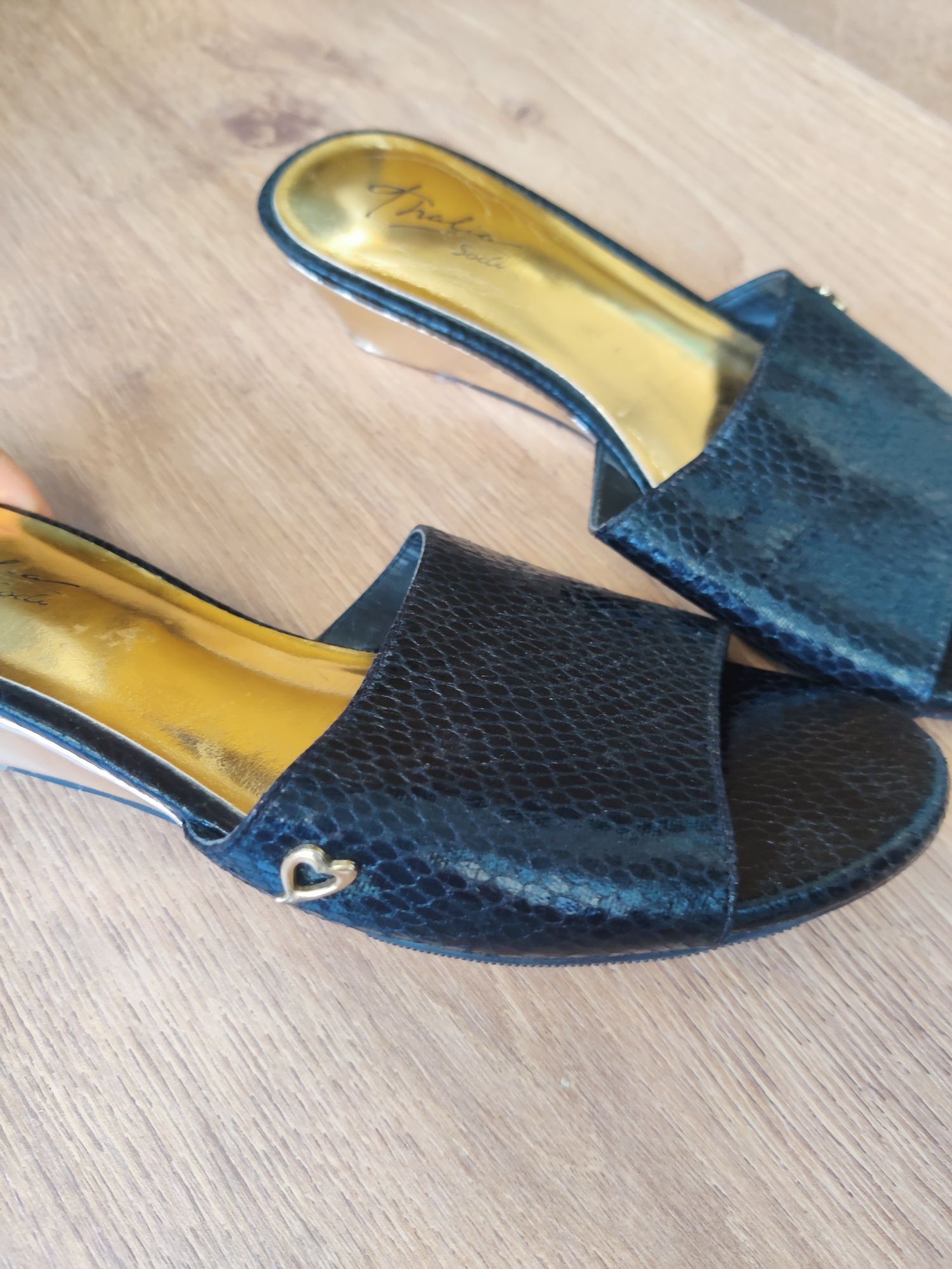 Mules com mini cunha tam 36 / Thalia Sodi