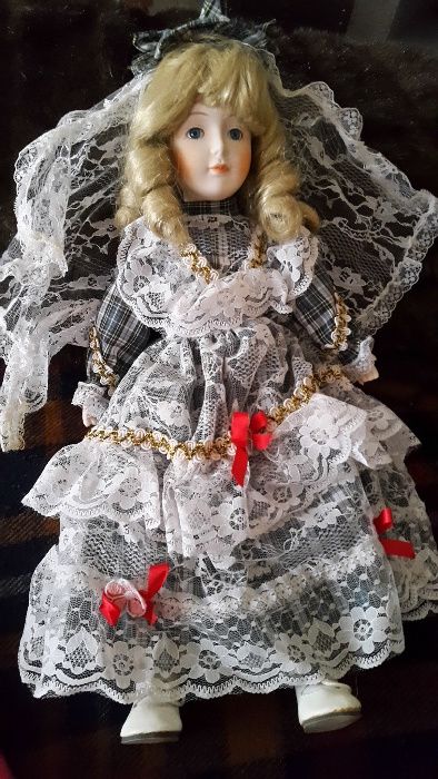 Boneca de Porcelana com véu