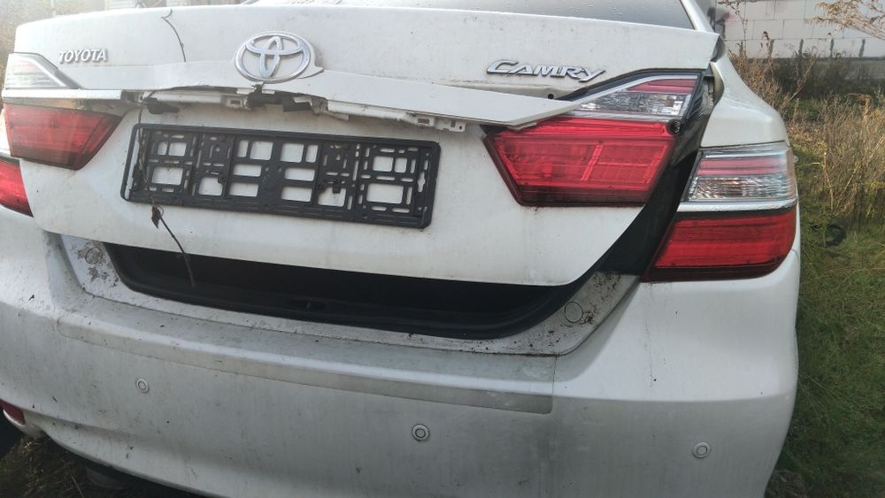 Задній бампер тойота  v50