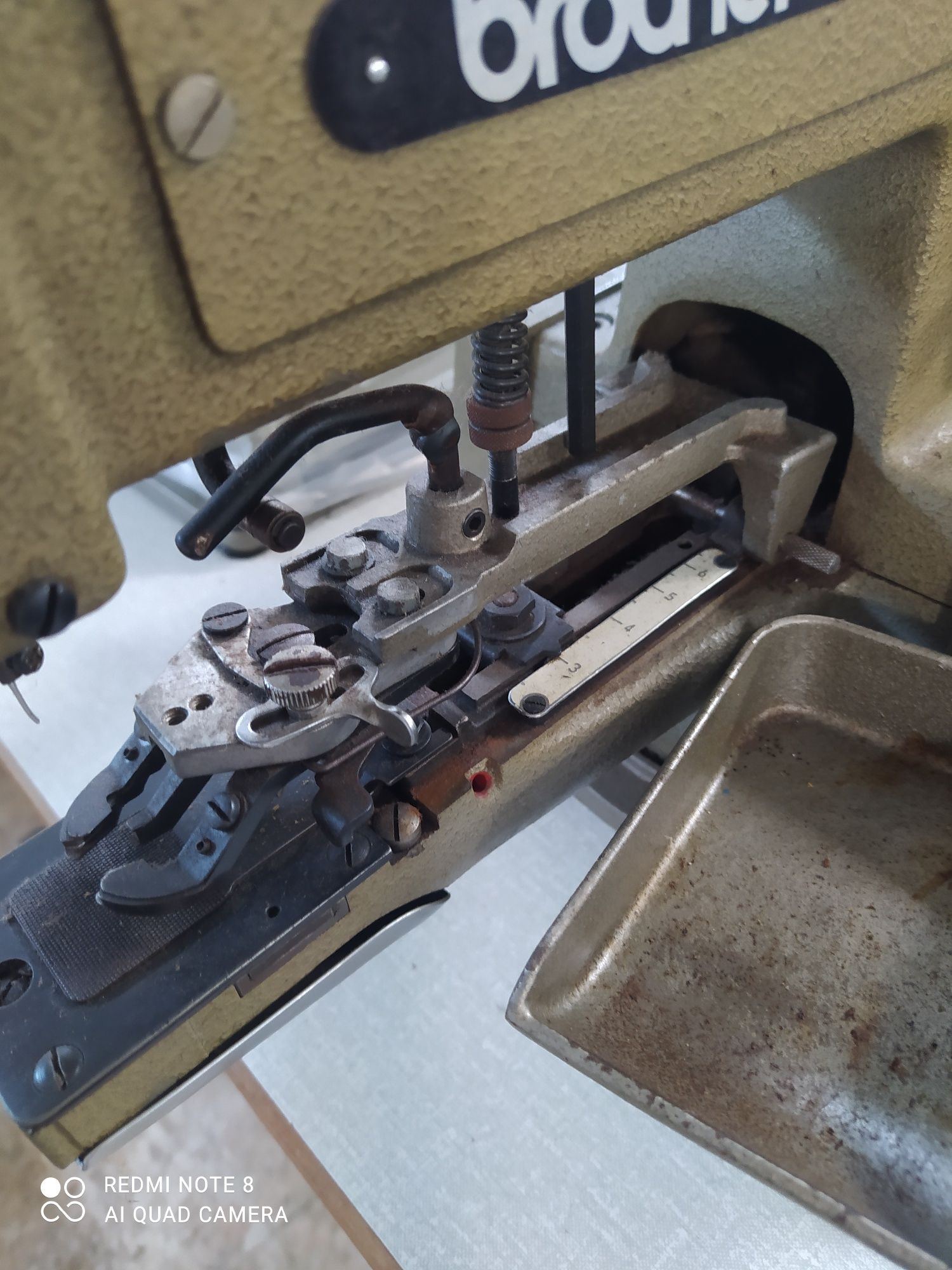 Máquina de pregar botão