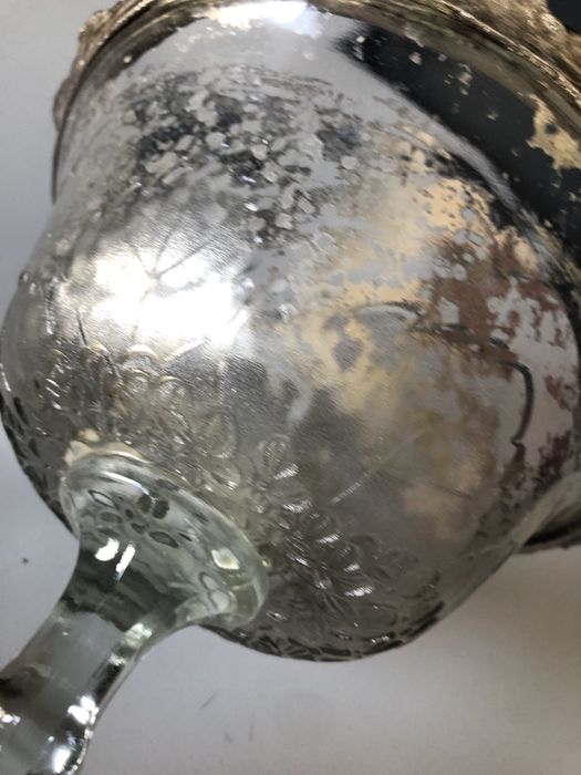 Patera, misa szklana na cokole z metalowym ,srebrnym wykończeniem