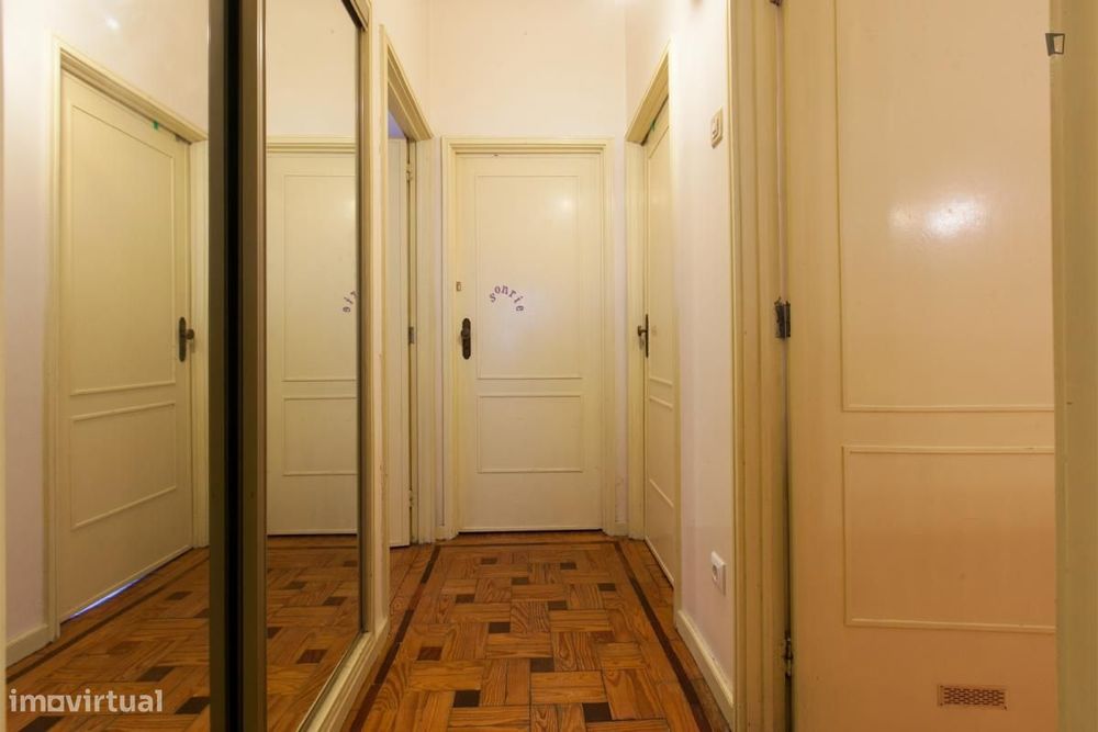 Quarto - localizado em Cedofeita Porto