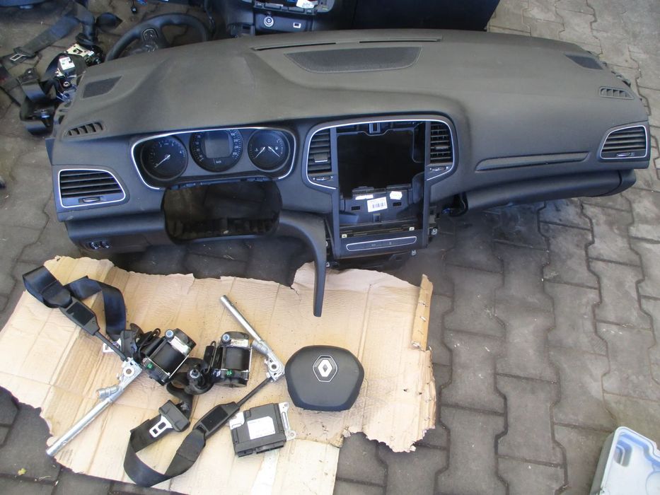 Renault Megane IV 4 2016- konsola poduszki napinacze deska