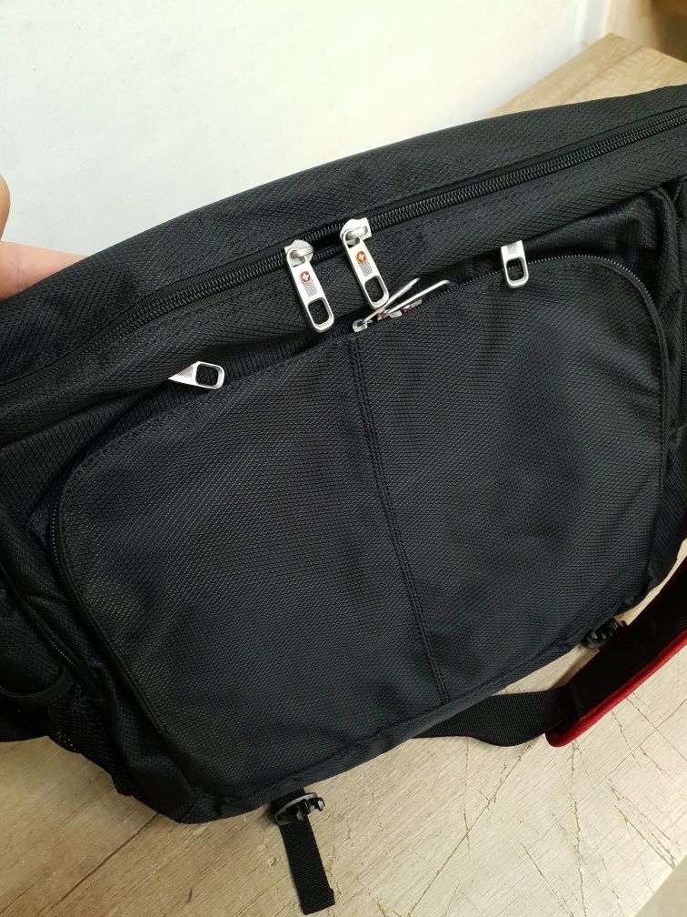 Torba na ramię na pasku z przegrodą na laptopa Wenger