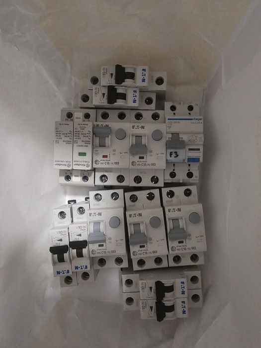 Nowe zabezpieczenia Eaton C6, C16, różnicówki, przeciwprzepięciówkj