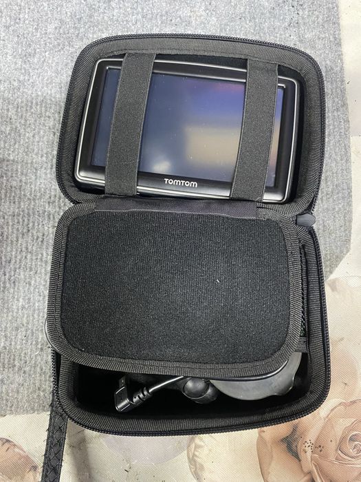 Навігатор Tomtom оригінал з картами без нюансів