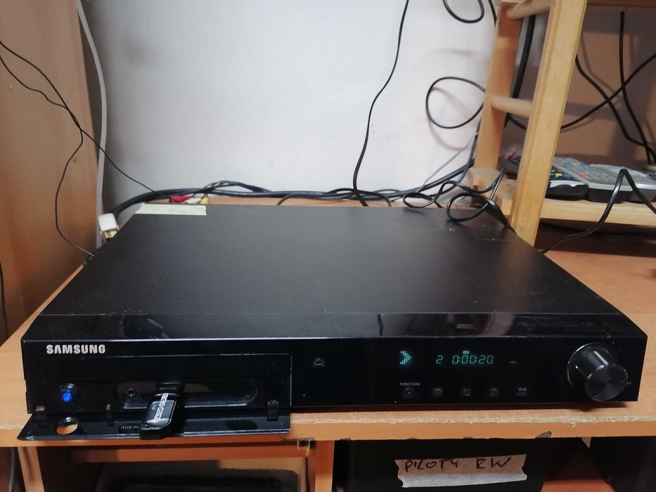Amplituner Samsung HT-TZ215 Z DVD i USB,HDMI