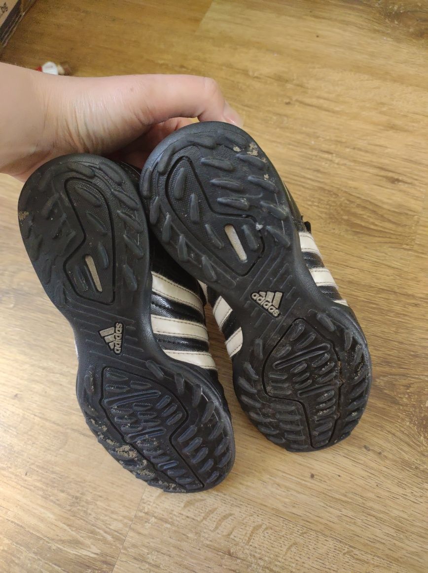 Halówki, korki Adidas