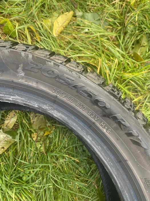 2x Opona Zimowa Pirelli Winter SottoZero 3 205/50 R17 93V M+S 6MM