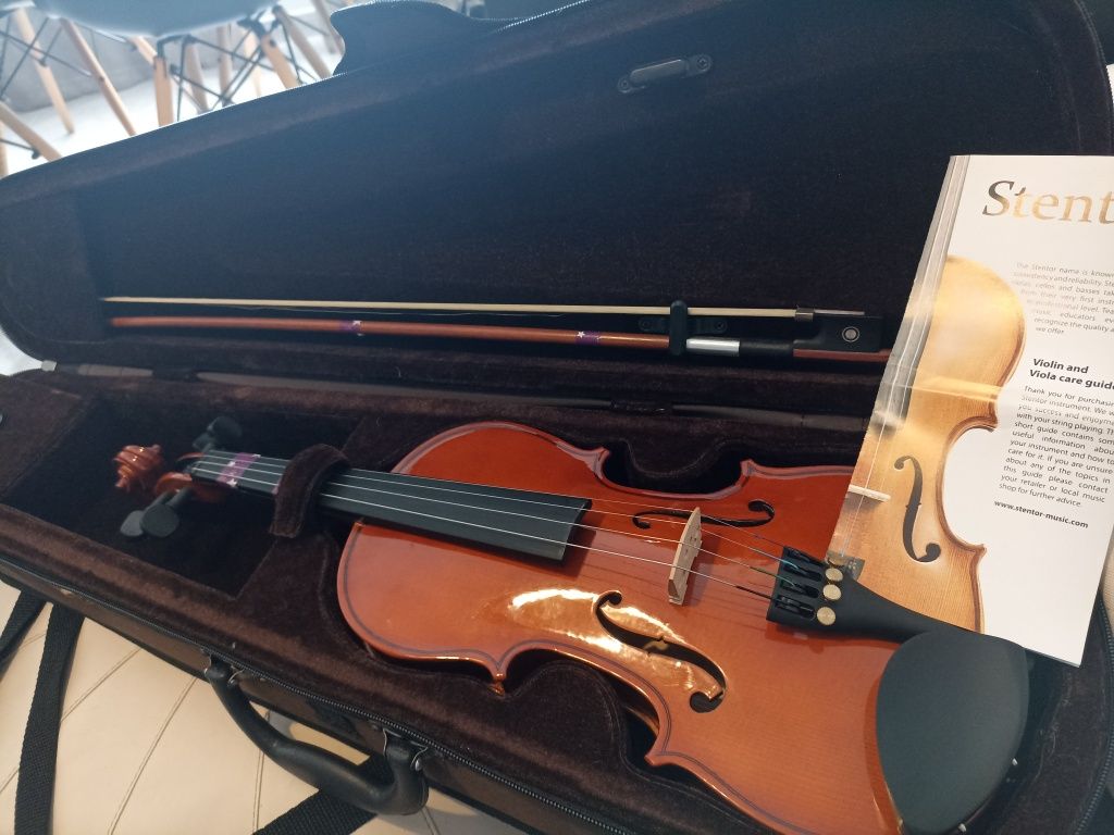 Violino Stentor Student Standard Violin Outfit, 1/2 com espaleira.