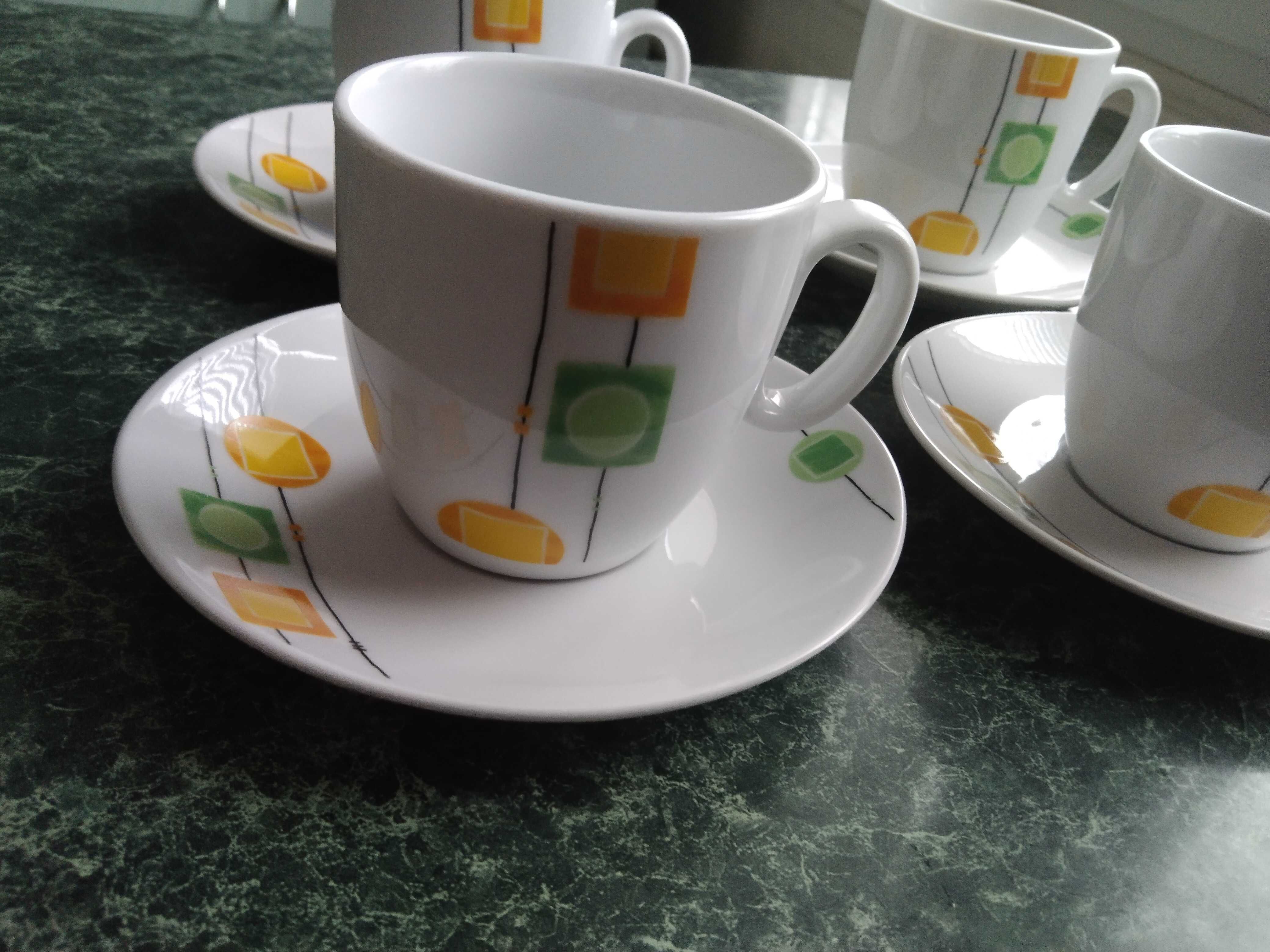 Filiżanki z porcelany
