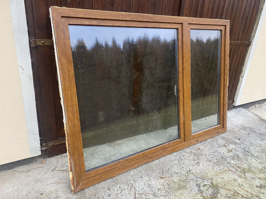 Okno z demontażu wys. 143,5 cm szer. 206,5 zloty dąb