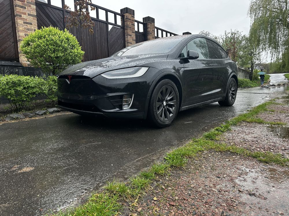 Продам Tesla X 90D