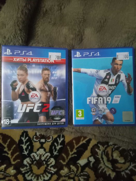 Ігрова консоль сони плестейшин 4 + 2 дискі з іграми в подарунок