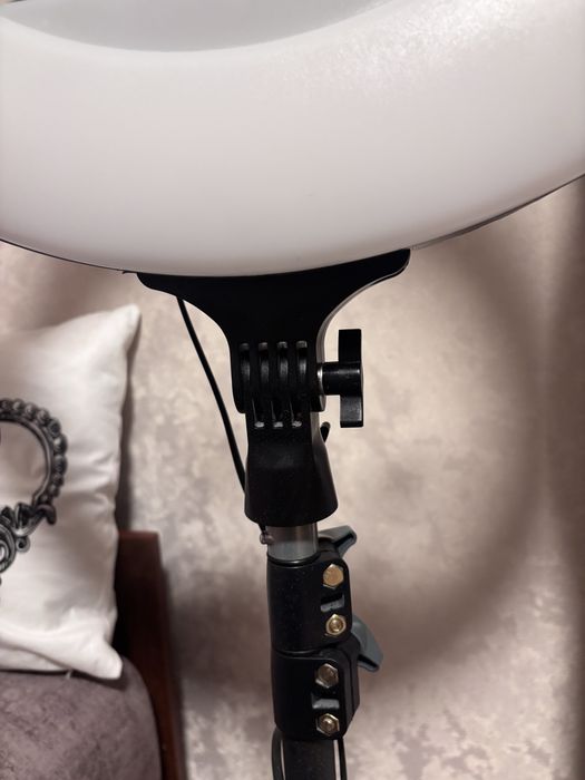 Лампа на посиленому штативі