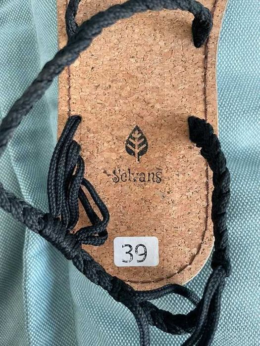 Nowe sandałki czarne korkowe, sandały rzymskie, wiązane