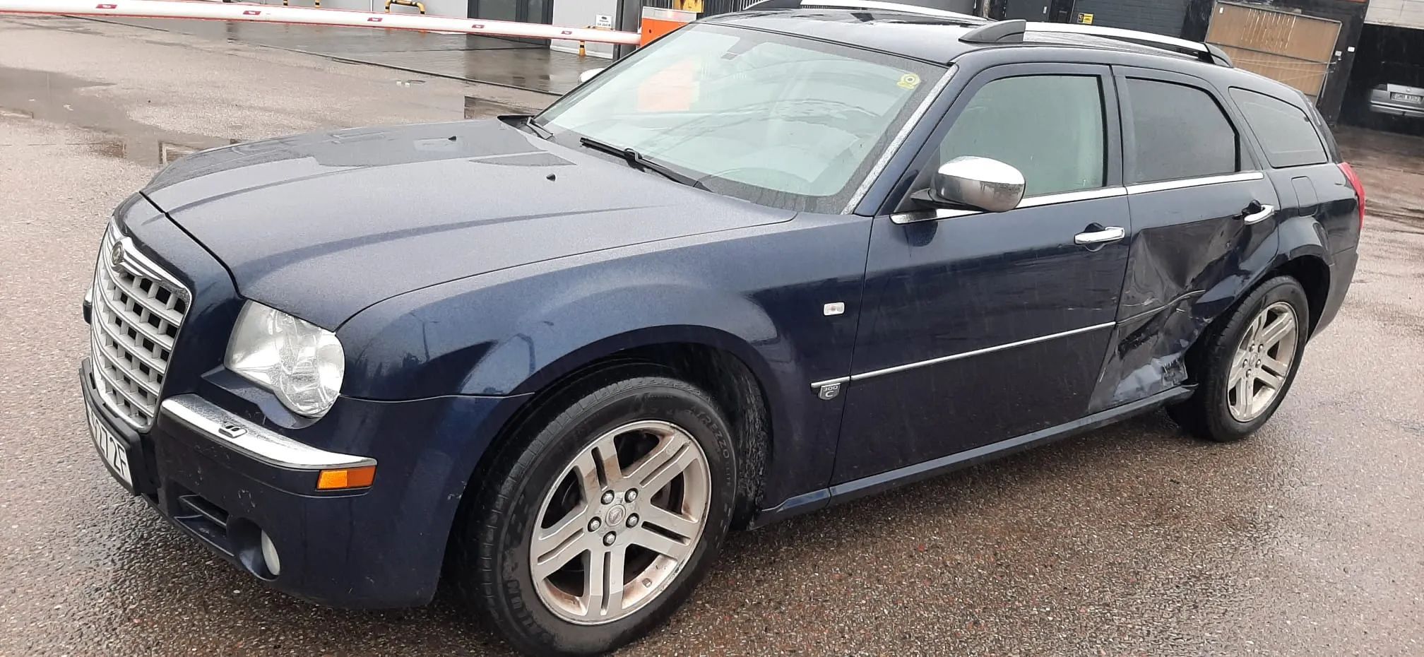 Chrysler 300C Chrysler 300C 2006 rok lekko uszkodzony - jeżdżący
