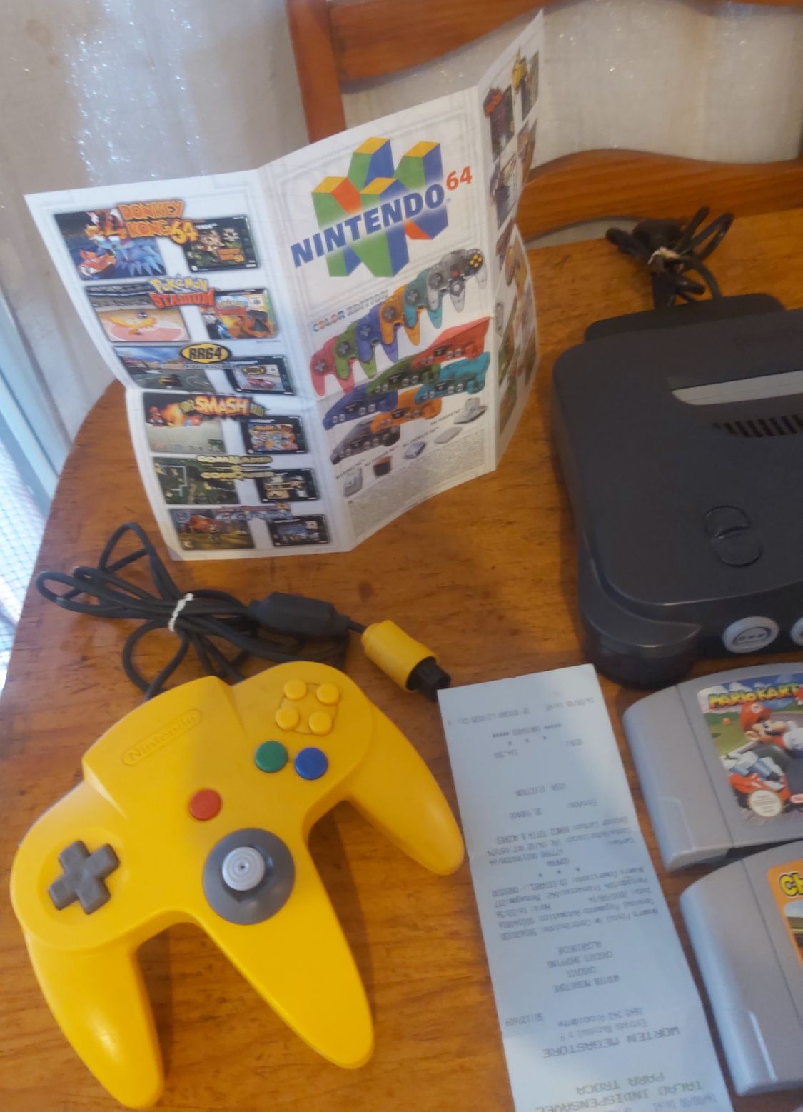 Nintendo 64 com talão de compra 2 comandos e Jogos.