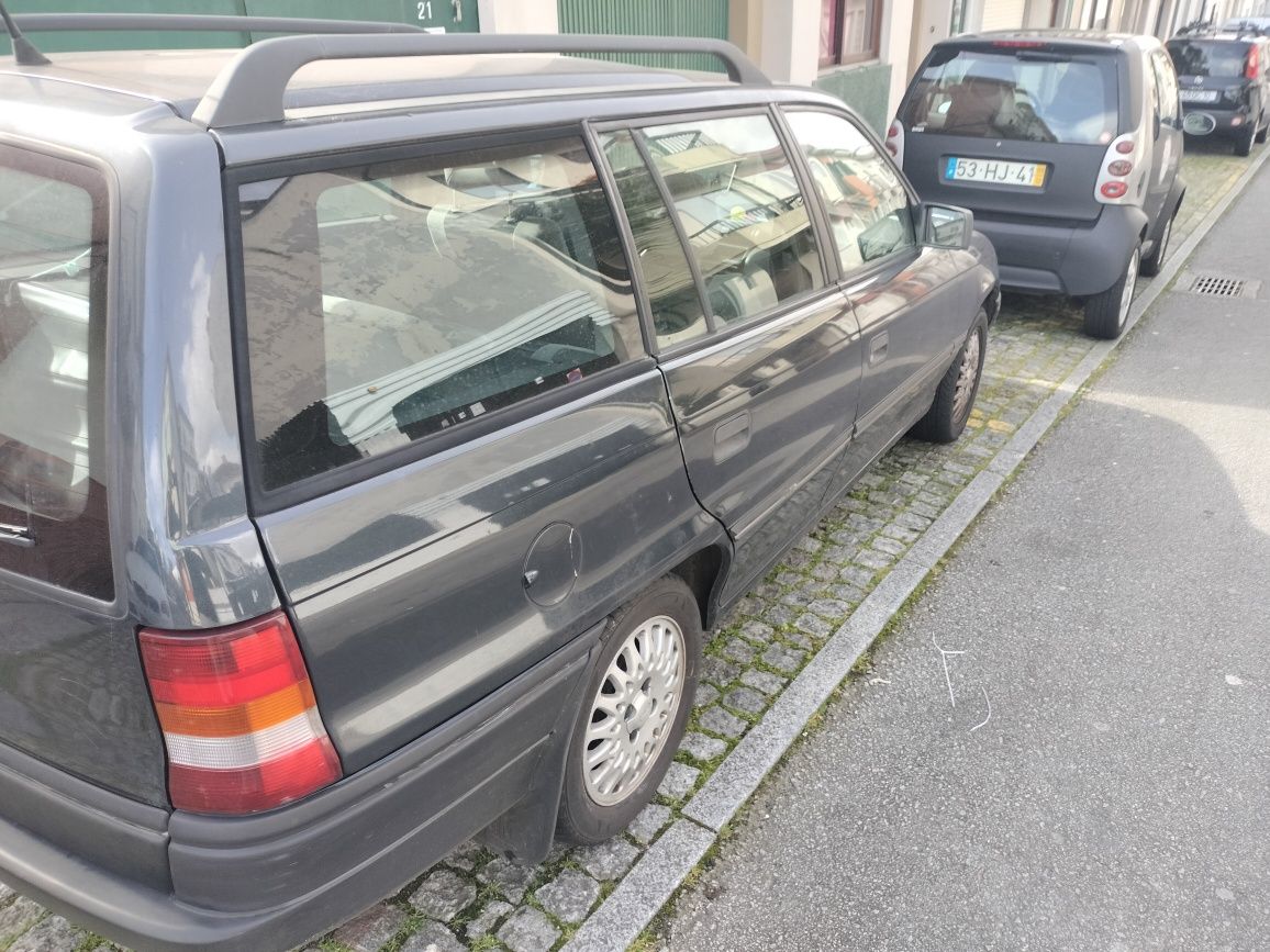 Opel astra F 1.4 1993 circula diariamente muito economica