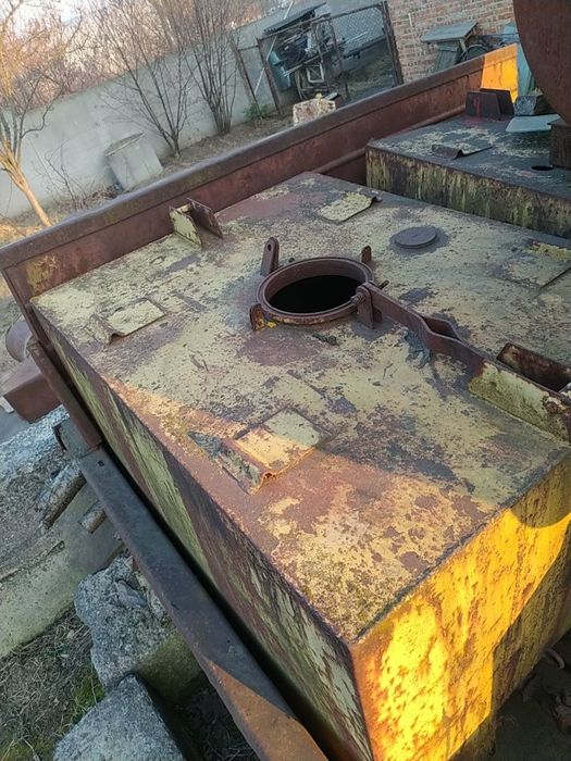 Тара металева різних розмірів.