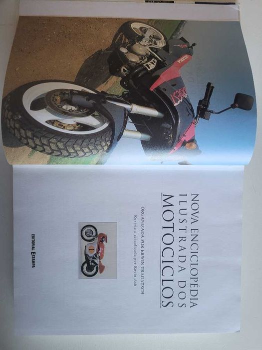 NOVA ENCICLOPÉDIA ILUSTRADA DOS MOTOCICLOS - Motos ao longo das épocas