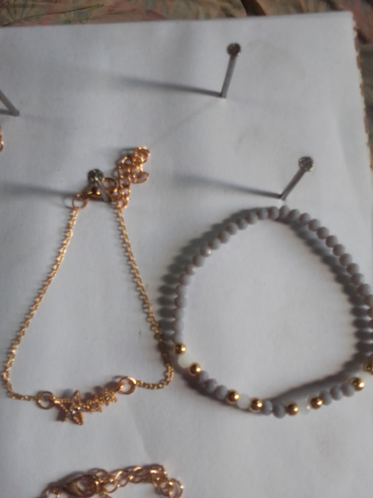 Conjunto de 6 pulseiras.