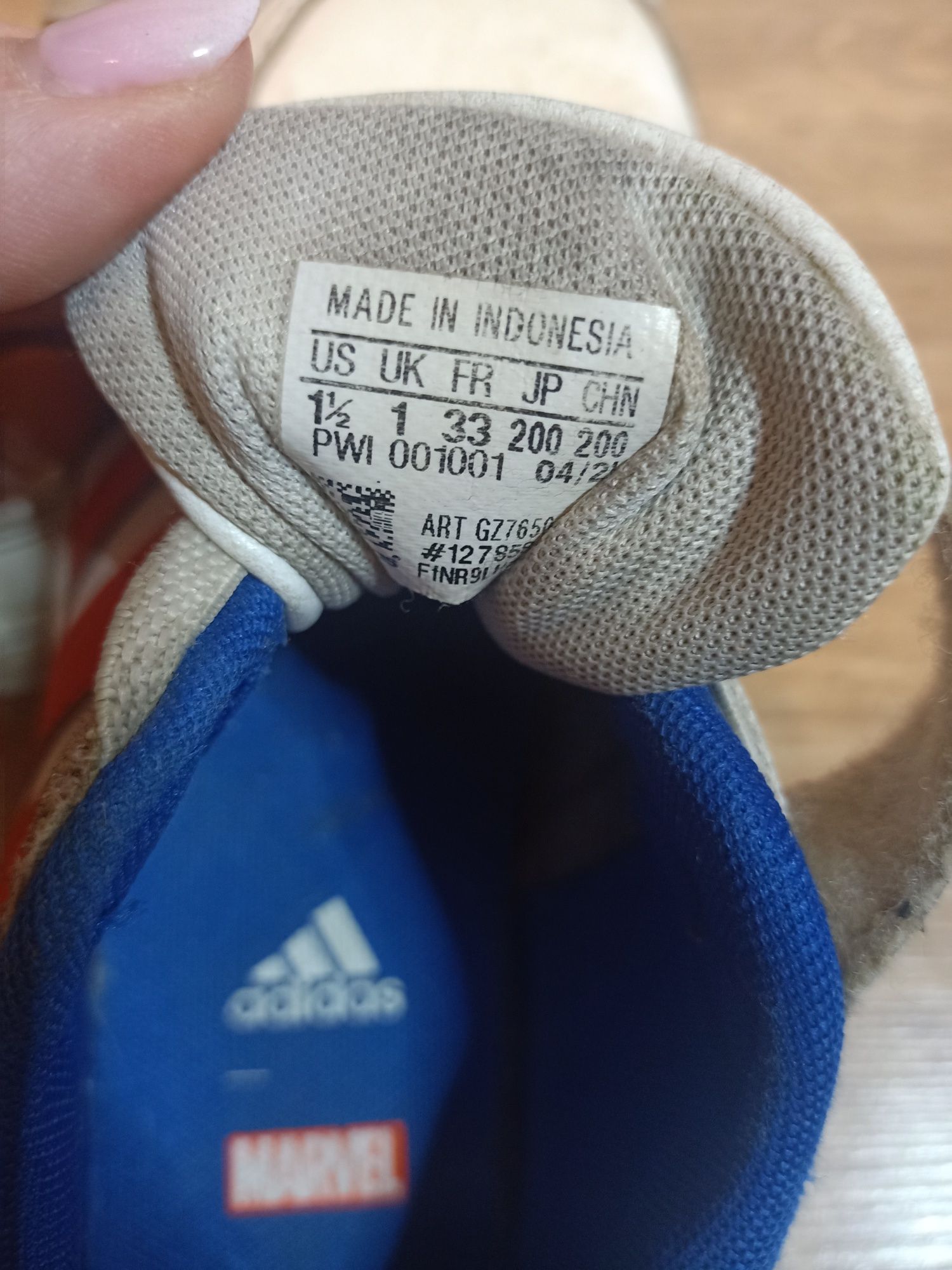 Buty Adidas Marvel rozm 33