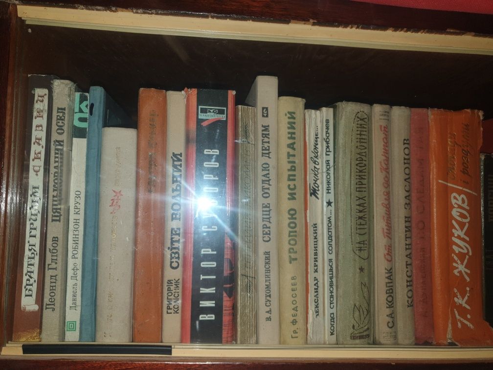 Книги отдам пару мешков ,самовывоз если оптом всё