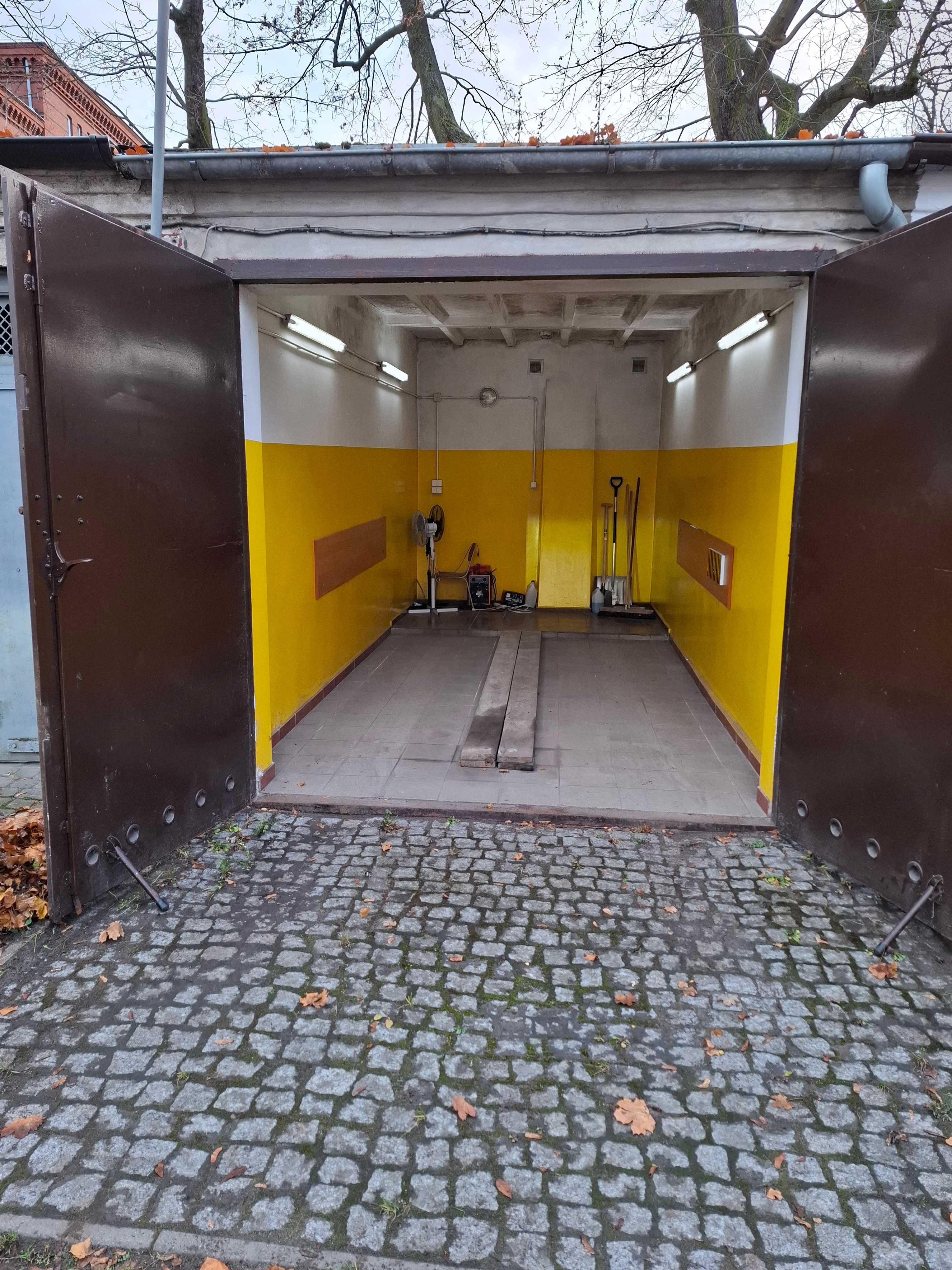 Sprzedam garaż murowany, parking BUSA Tczew Królowej Jadwigi, prąd