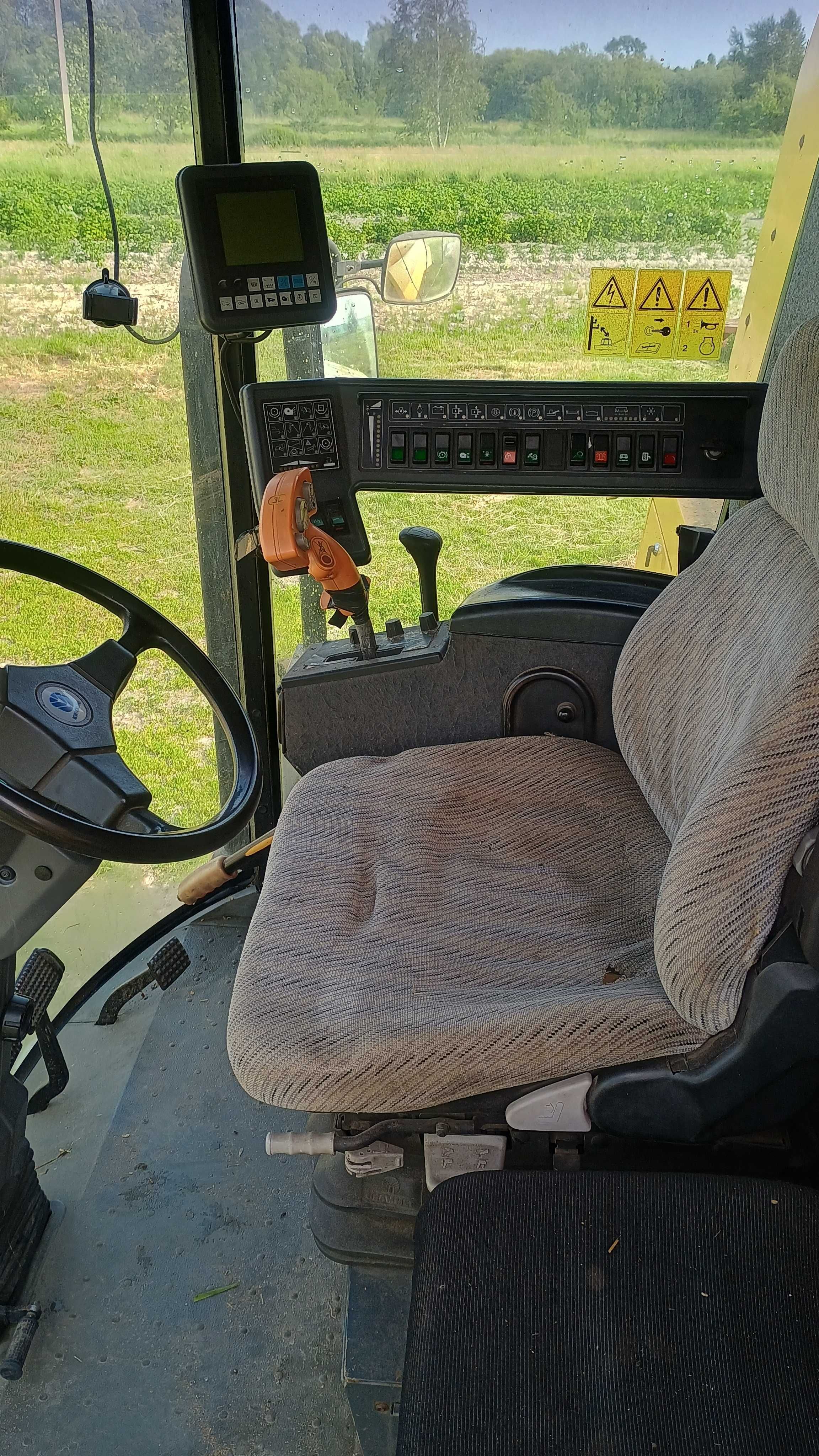 комбайн NEW HOLLAND TX68