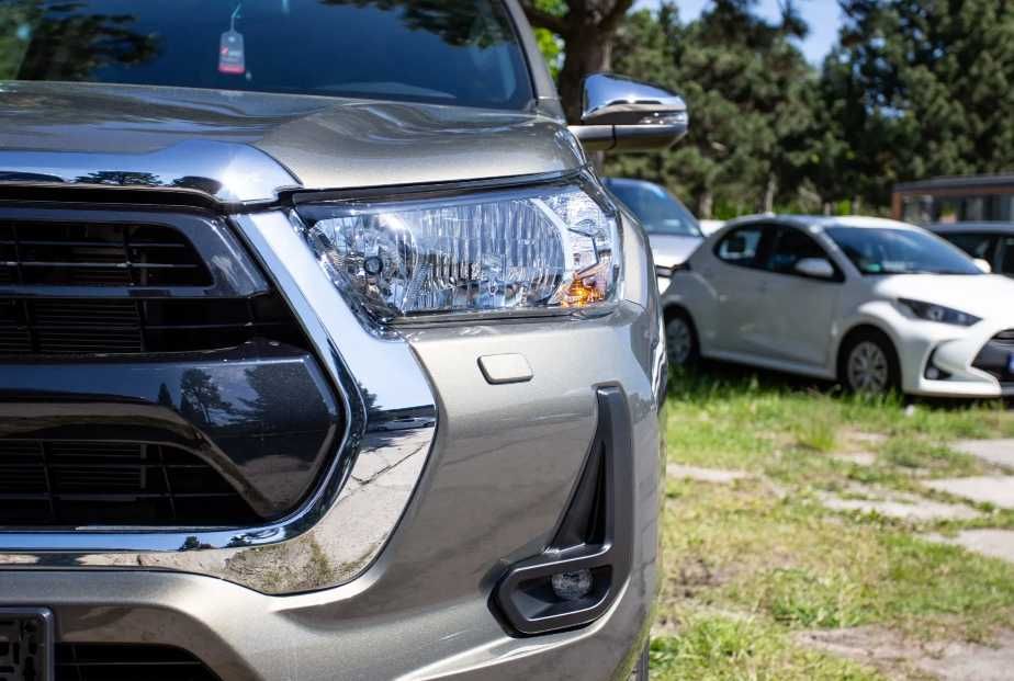 Разборка Toyota Hilux бампер крило фари дзеркала двері шрот