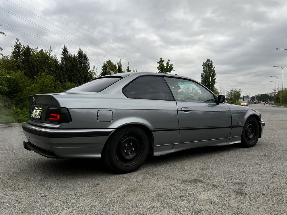 BMW E36 coupe 2.5 benzyna zdrowa buda zdrowy silnik