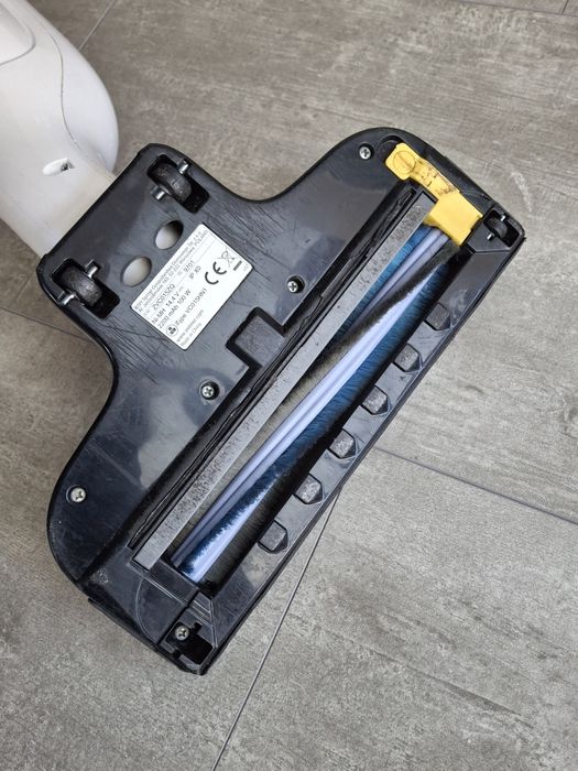 Odkurzacz pionowy Zelmer na części plus ładowarka