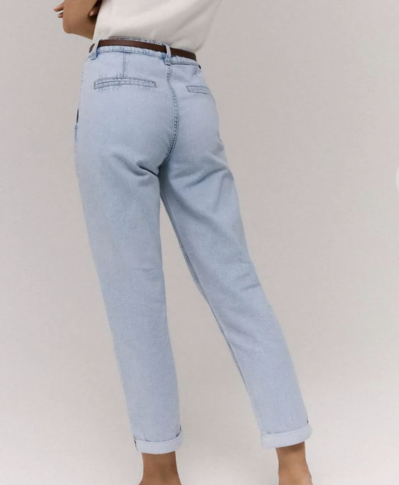 Jeansowa spodnie chinos regular z paskiem