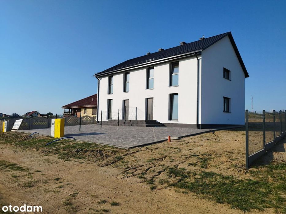 Nowoczesny dom w zabudowie dwulokalowej blisko lasu i jezior