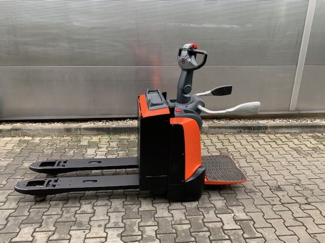 Wózek paletowy elektryczny paleciak BT LPE200 , sprawny stan bdb