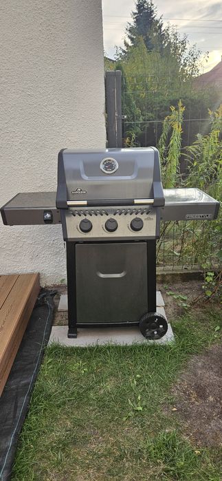 Sprzedam Grill NAPOLEON Grill Gazowy z Pokrowcem
