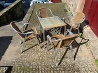4 Cadeiras com   Mesa Quadrada