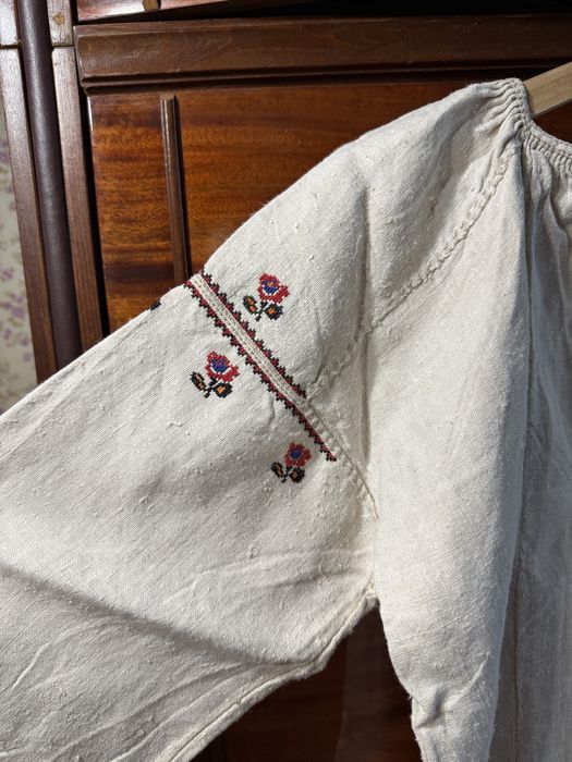 Старовинна довга вишита сорочка буденна