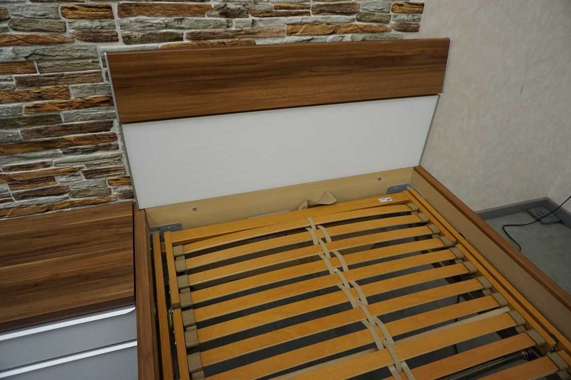 łóżko rehabilitacyjne z elektrycznym stelażem 100x200  szafeczka -10%
