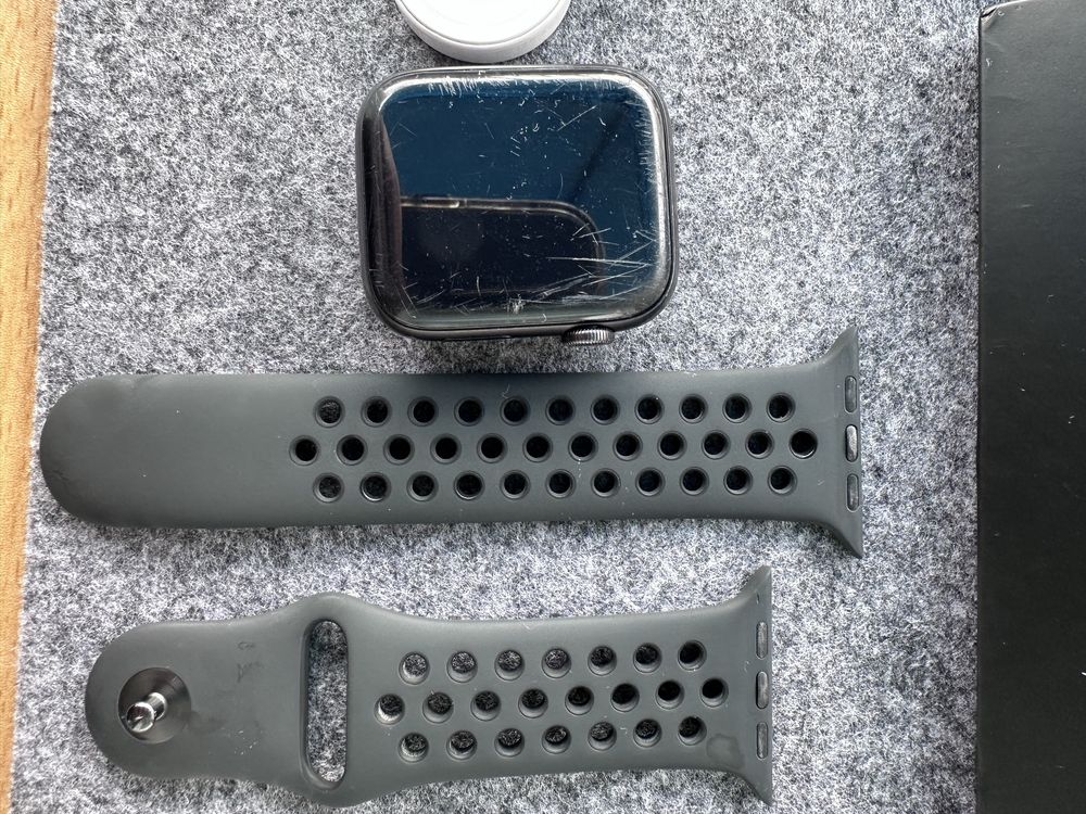Продам Apple Watch SE Nike