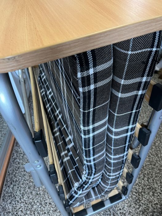 Розкладушка з ламелями та металевим каркасом