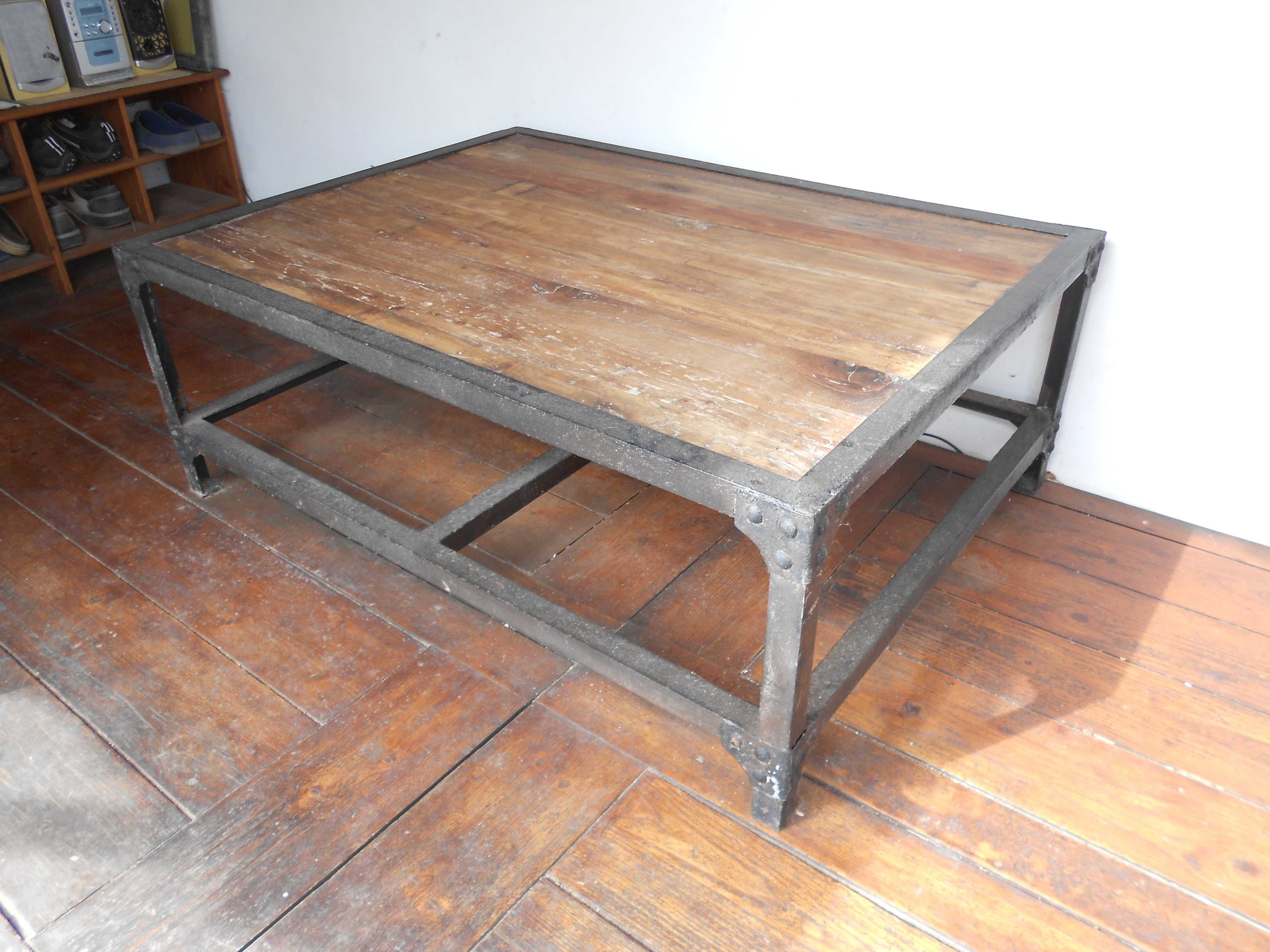 Mesa rustica de ferro e madeira