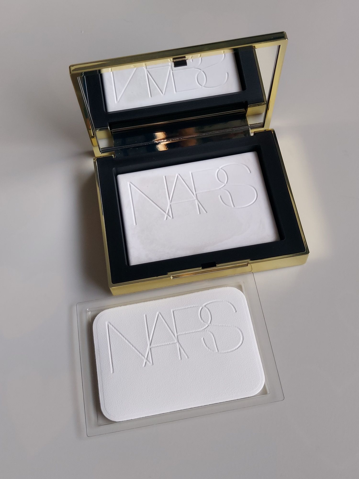 Puder NARS Light Reflecting Setting Powder Pressed Gold Dust