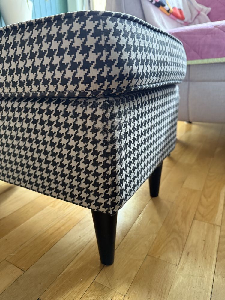Fotel i pufa Strandmon Ikea pepitko