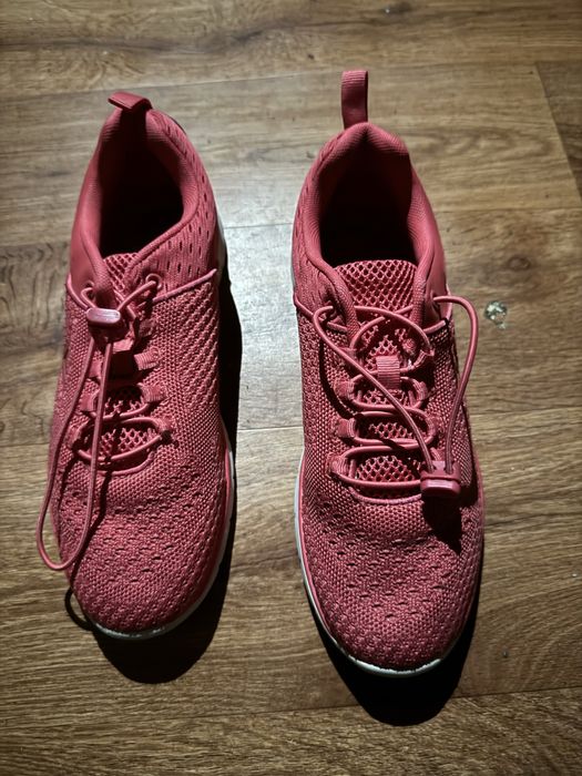 Кроссовки для девочки для спорта или повседневной ходьбы