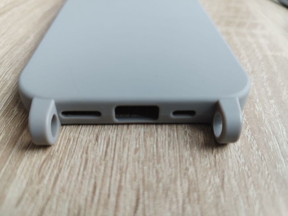 Silikonowe etui ze smyczą iPhone 13 Pro Max