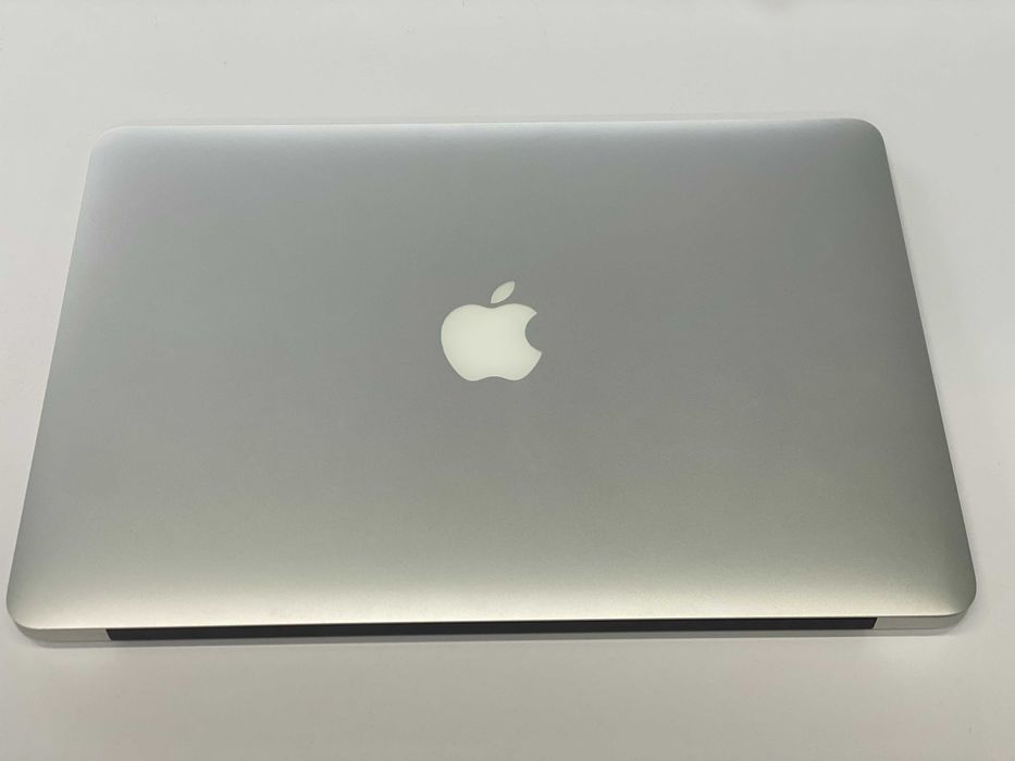 MacBook Air 13 дюймів, в чудовому стані