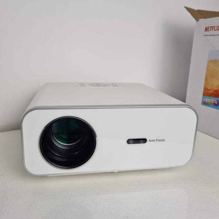 Проектор Netflix Beamer Zoomcat C12